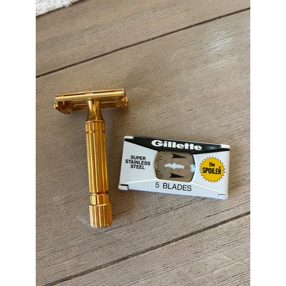 Vintage 1946-1947 Gillette Aristocrat Gold Safety Razor No Notch USA + Blades